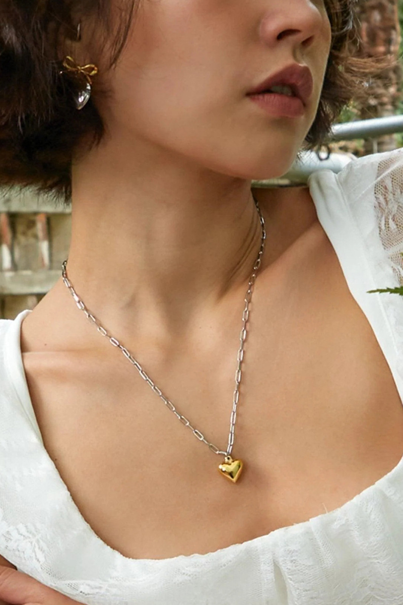 Collier avec pendentif Love en acier inoxydable argenté et or 18 carats