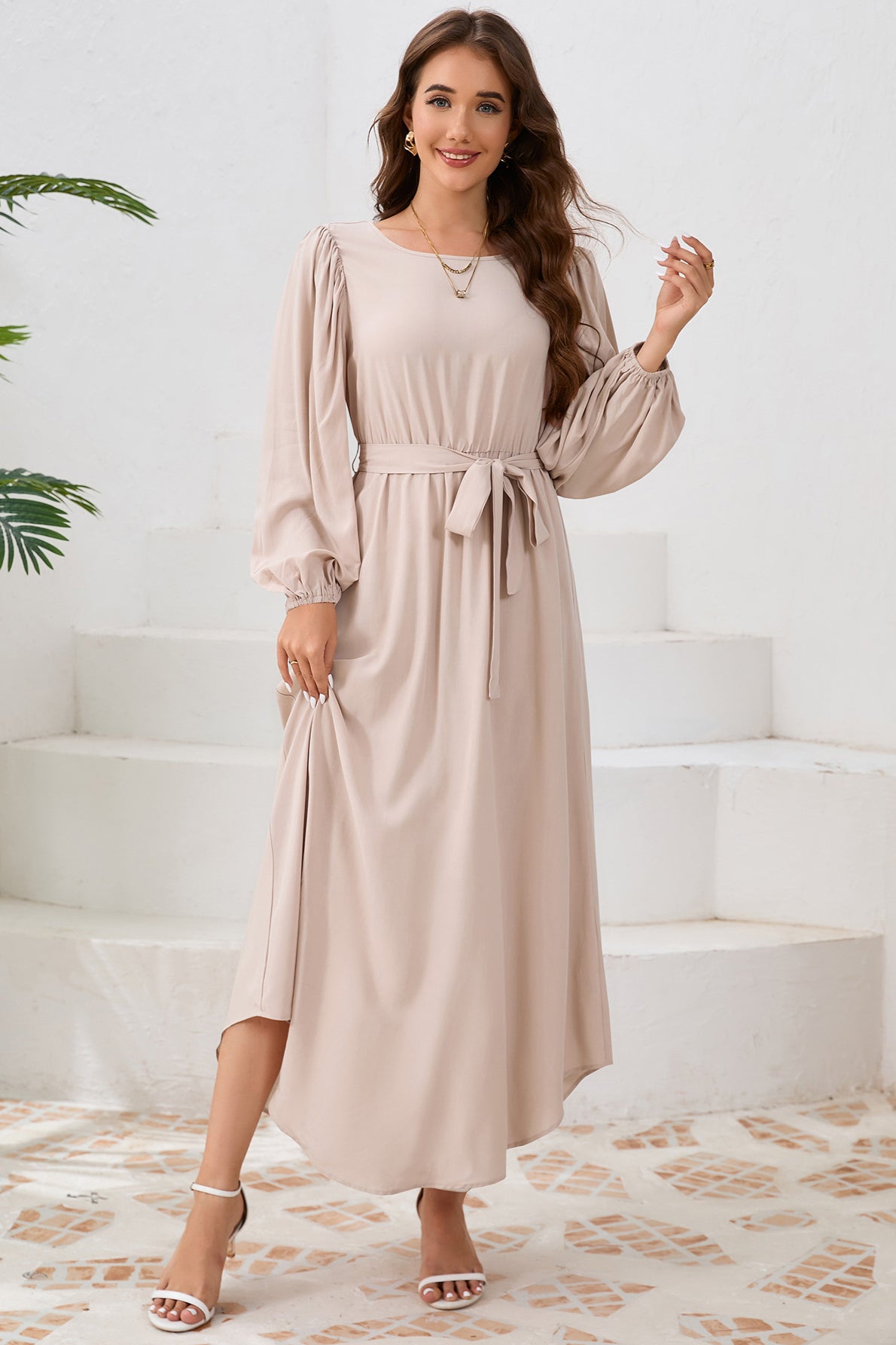 Robe longue élégante à manches longues avec ceinture nouée