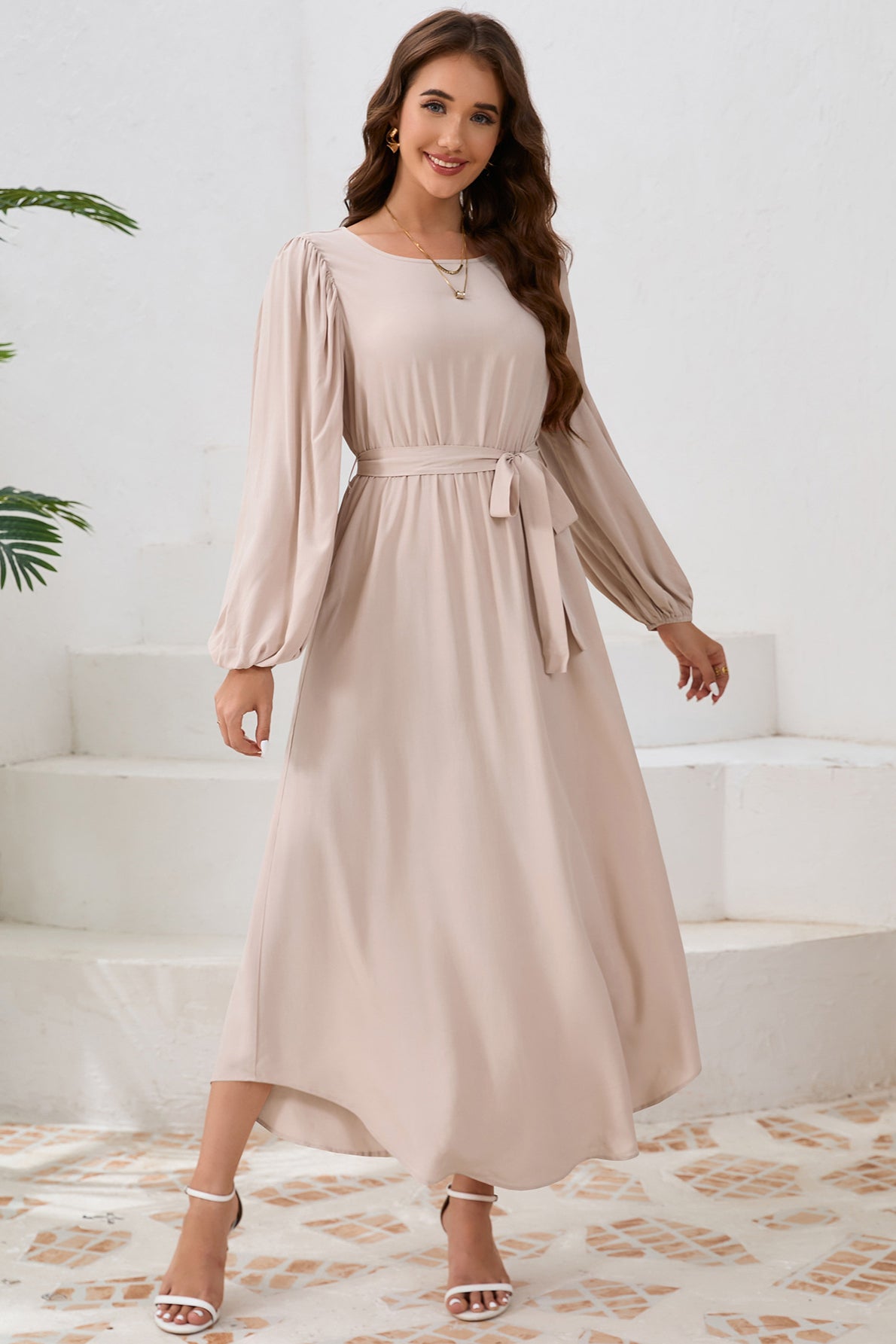 Robe longue élégante à manches longues avec ceinture nouée