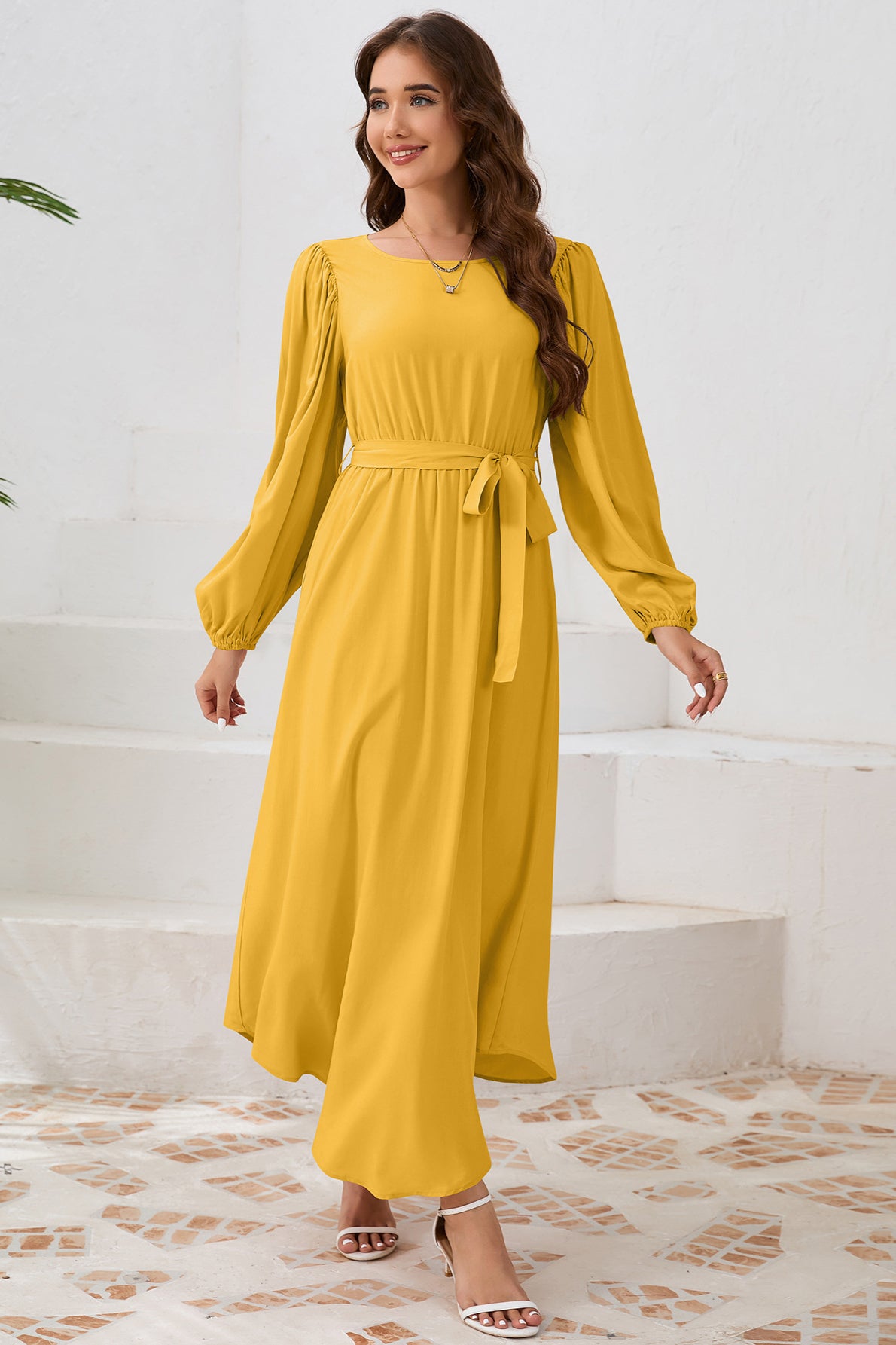 Robe longue élégante à manches longues avec ceinture nouée