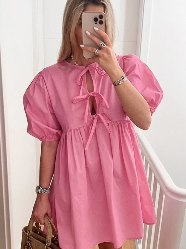 Mini-robe à manches bouffantes 