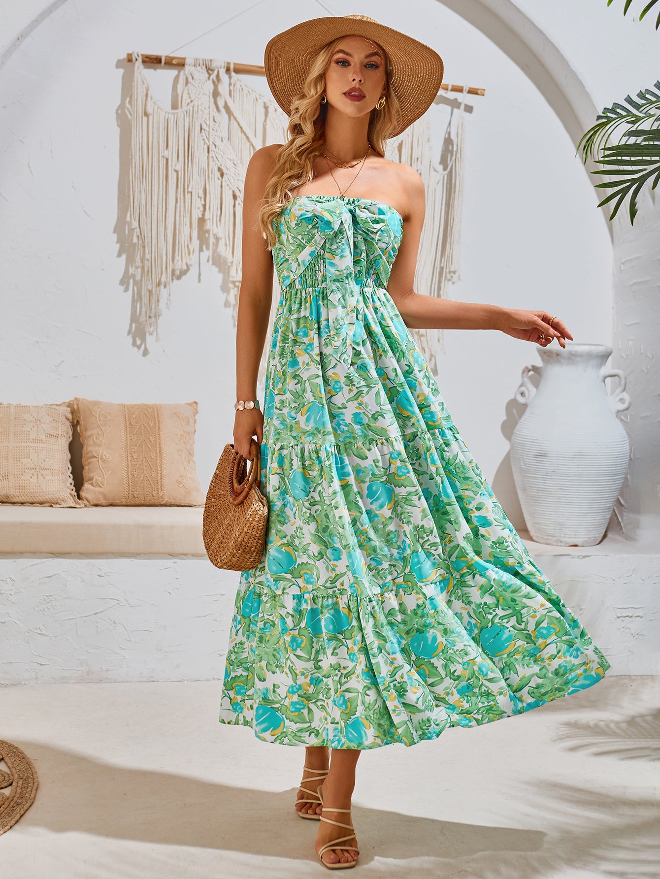 Robe longue d'été à imprimé floral et col licou 