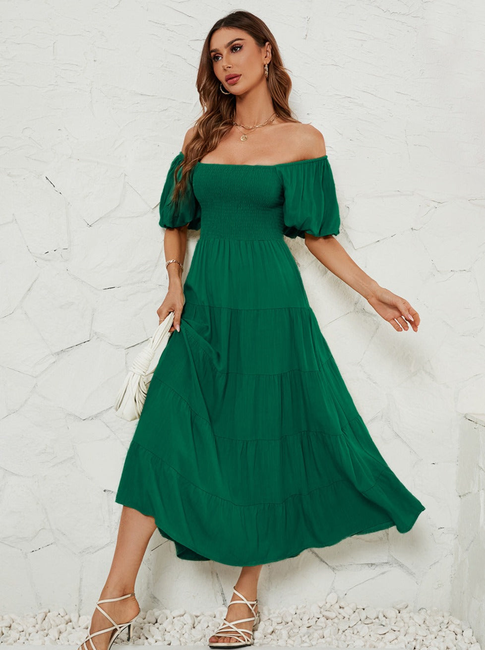 Robe longue vert foncé à taille haute et manches bouffantes à col carré 