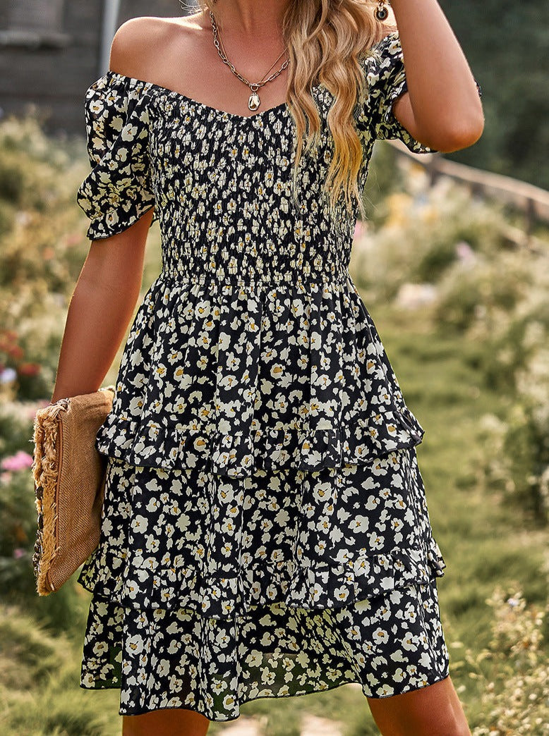 Robe noire à imprimé floral et col en V avec épaules dénudées