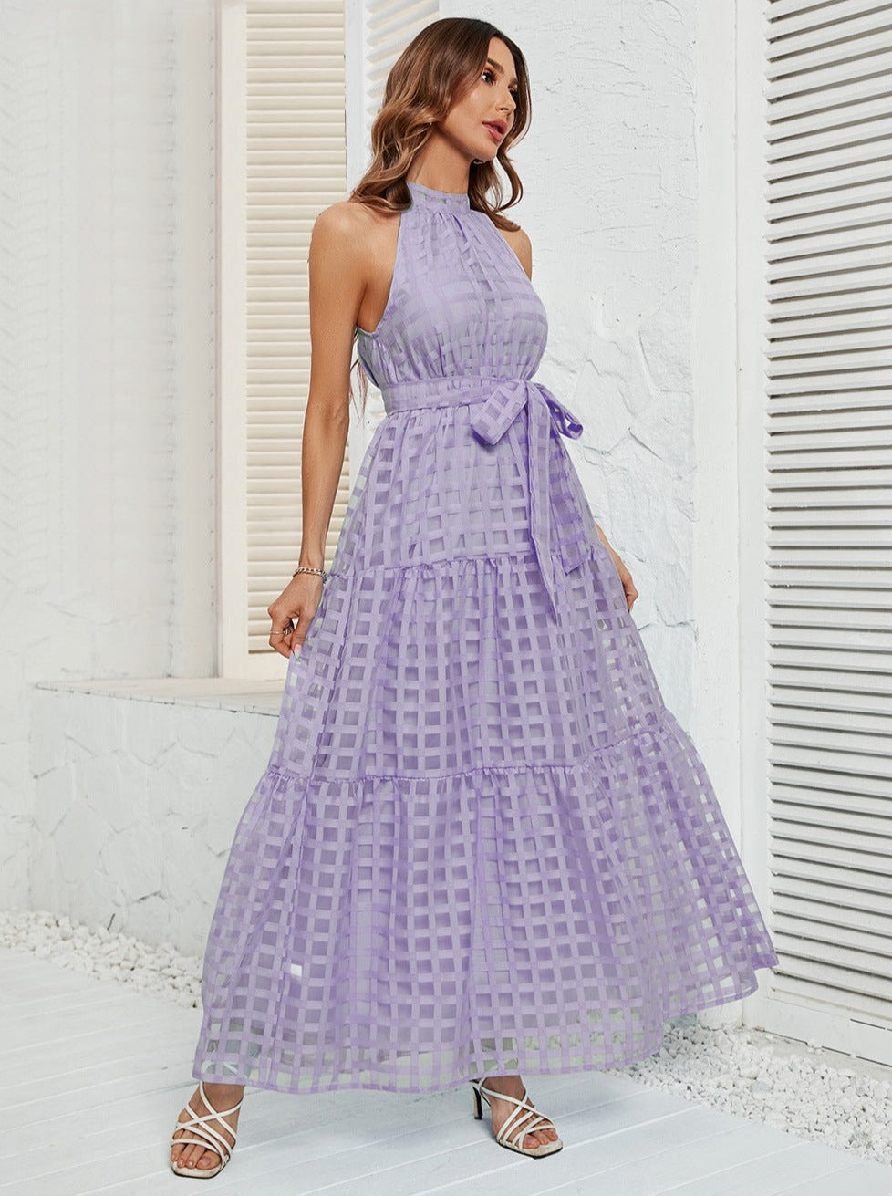 Robe longue violette à ceinture et col licou en maille 