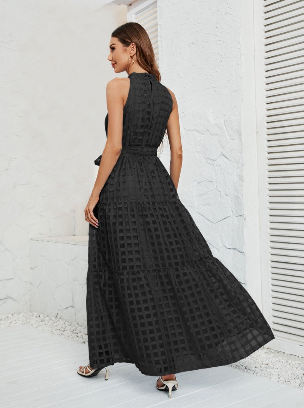 Robe longue noire à ceinture et en maille 