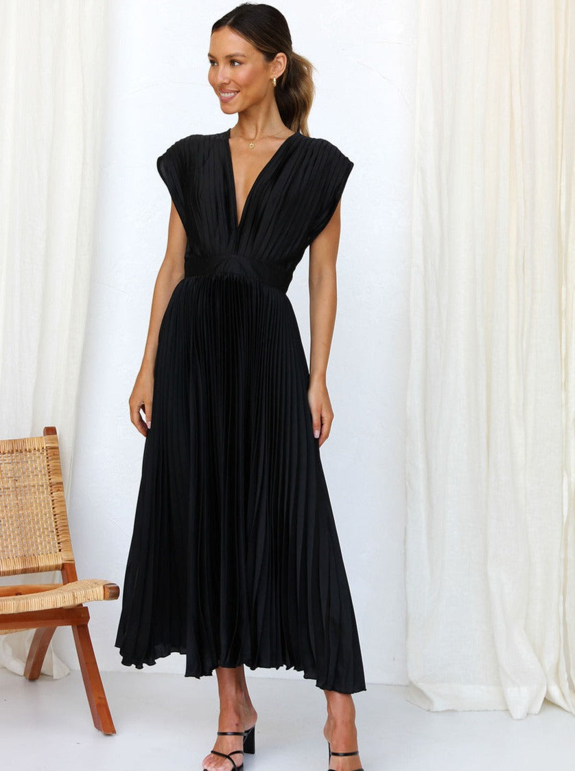 Robe plissée décontractée noire à col en V 