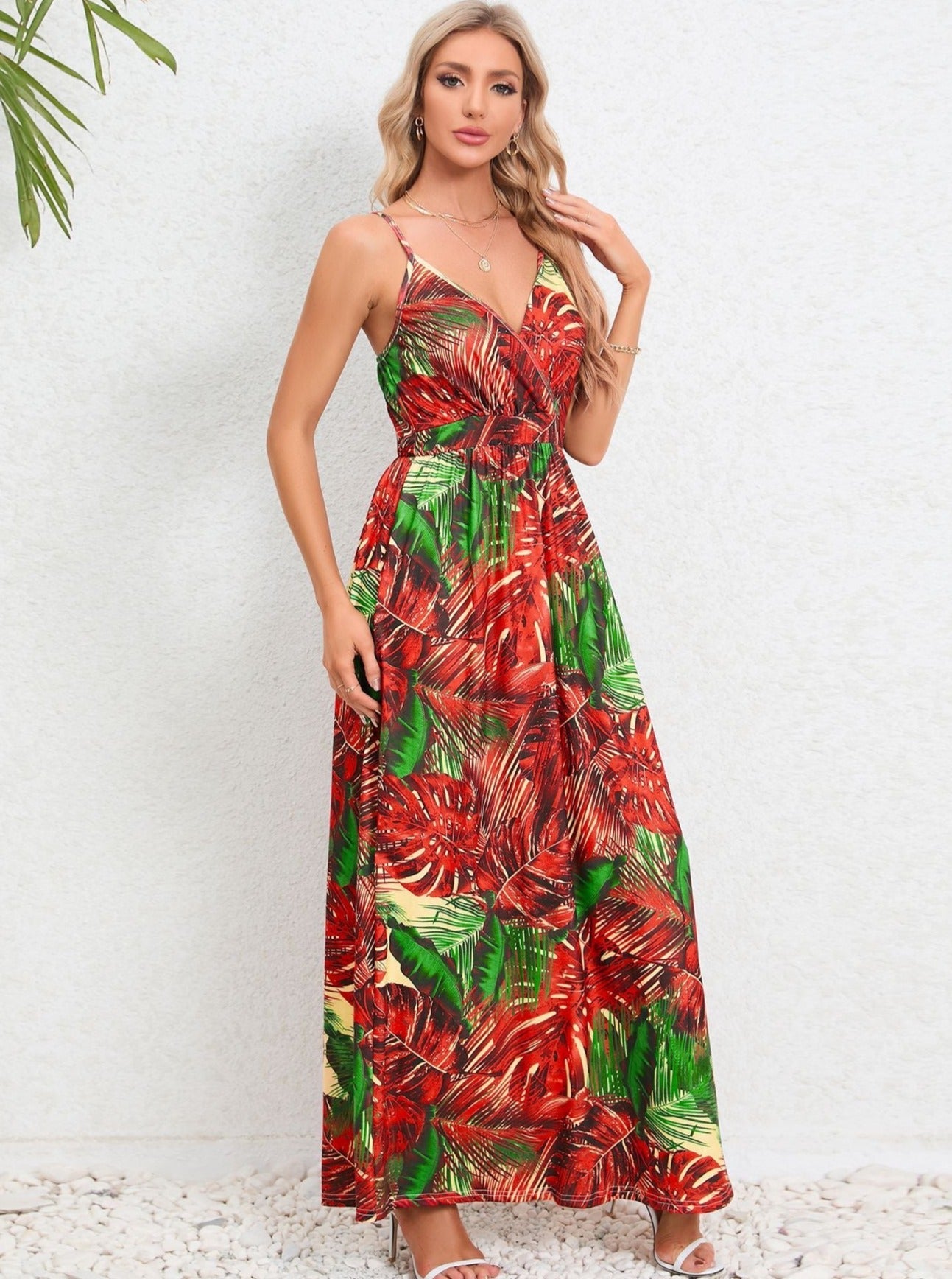 Robe longue à imprimé tropical rouge et vert 