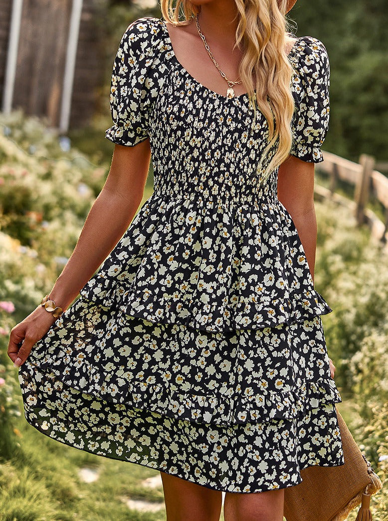 Robe noire à imprimé floral et col en V avec épaules dénudées