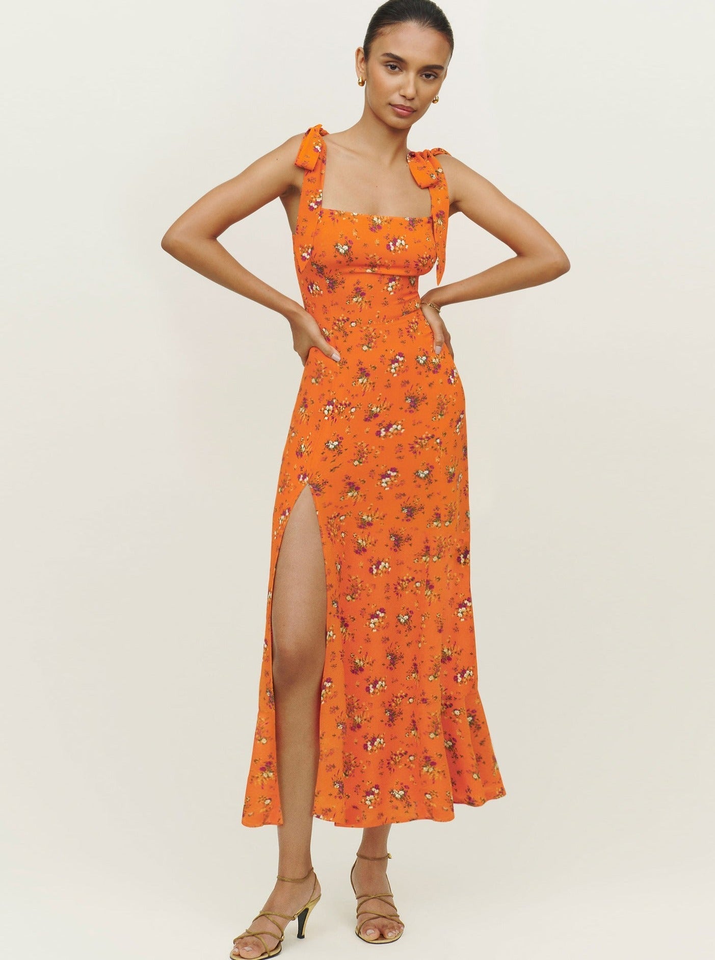 Robe élégante orange à col carré sans manches avec ceinture 