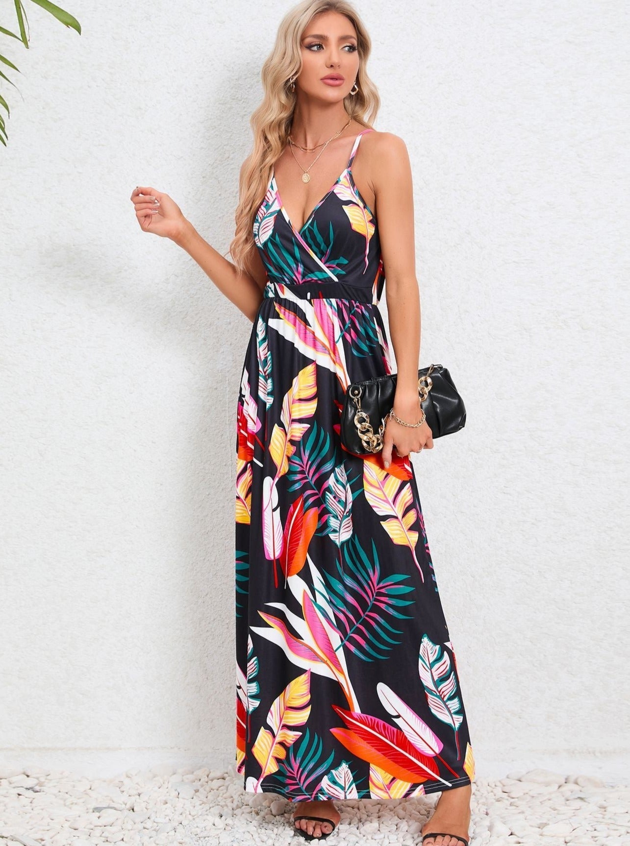 Robe longue noire à imprimé tropical 