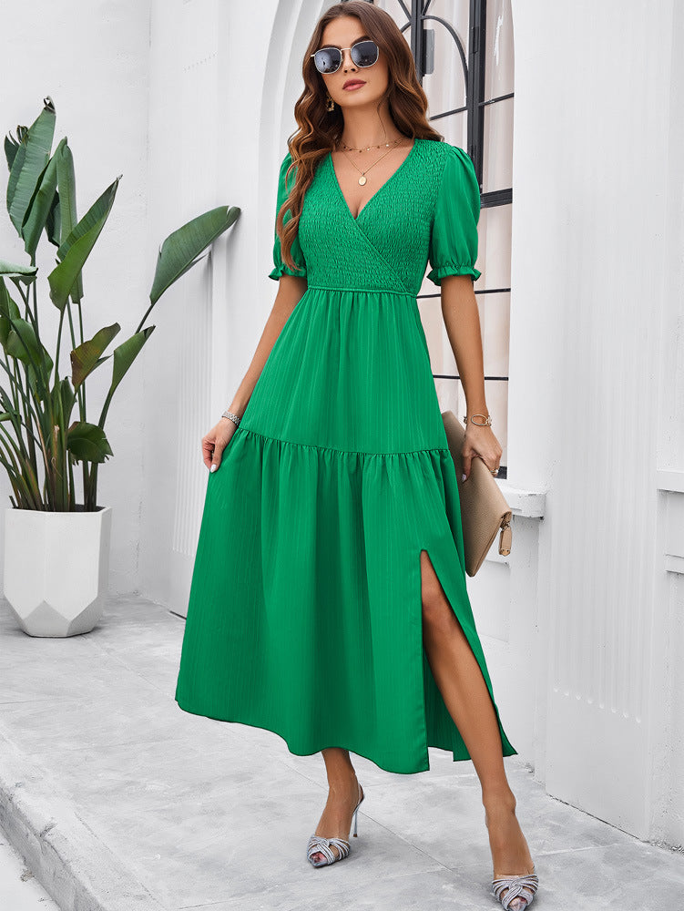 Robe longue verte à col en V et manches courtes 