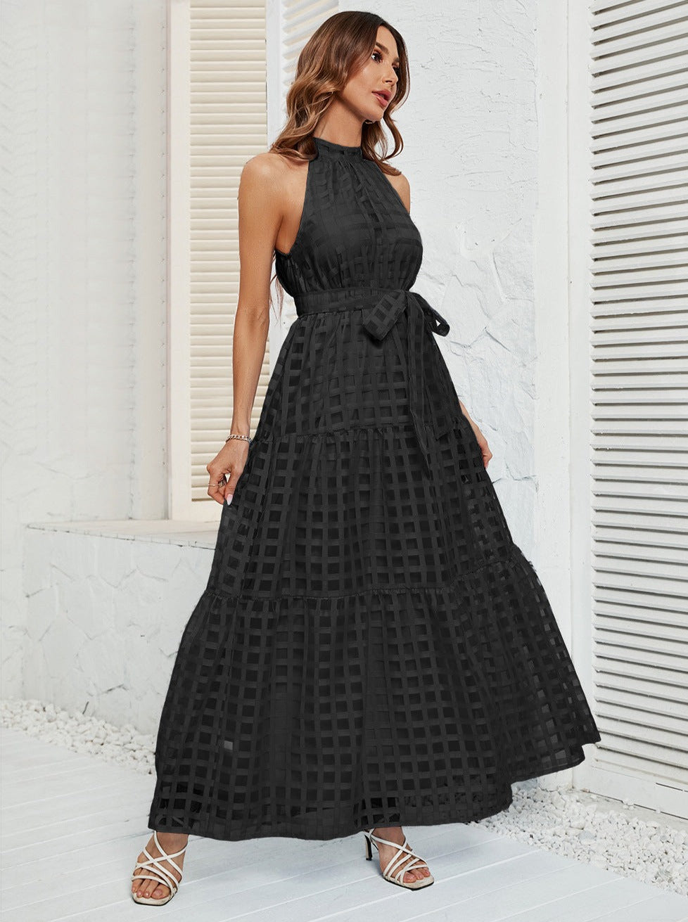 Robe longue noire à ceinture et en maille 