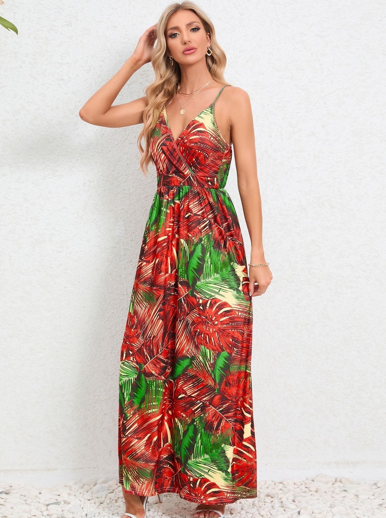 Robe longue à imprimé tropical rouge et vert 