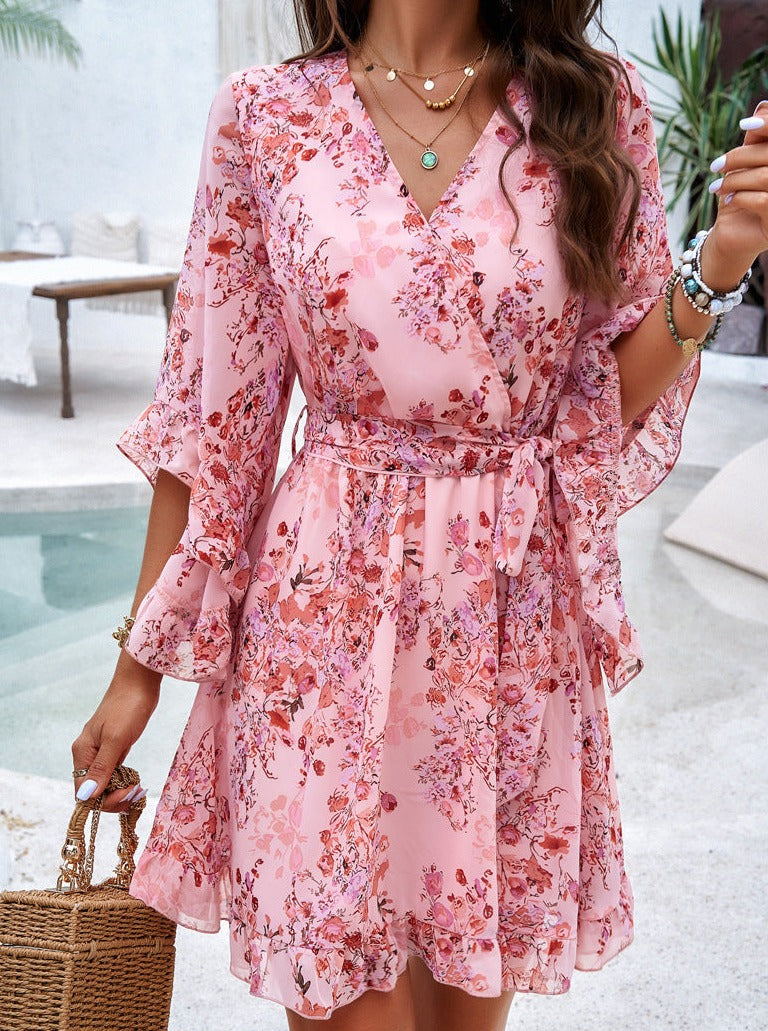 Robe élégante en dentelle imprimée rose 