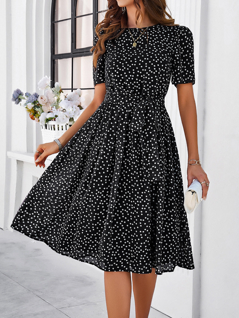 Robe mi-longue élégante à pois en mousseline noire à manches courtes 