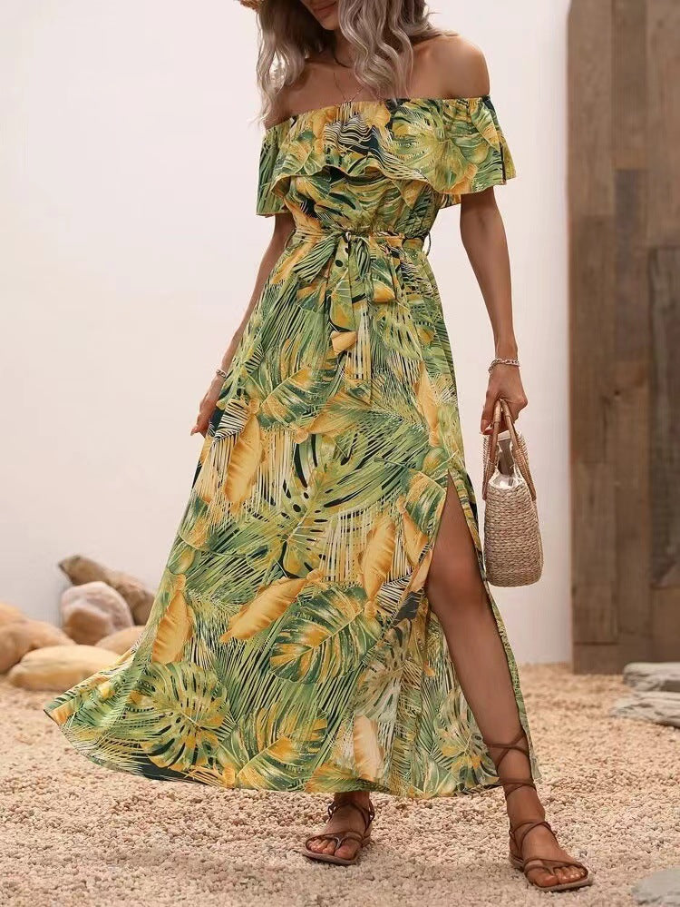 Robe élégante fendue à imprimé tropical et épaules dénudées 