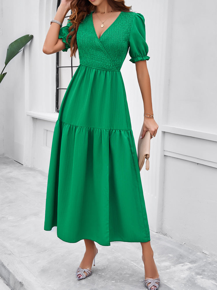 Robe longue verte à col en V et manches courtes 