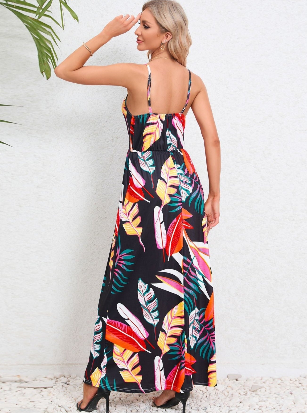 Robe longue noire à imprimé tropical 