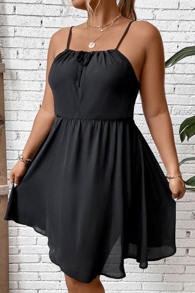 Robe plissée noire sans manches grande taille 