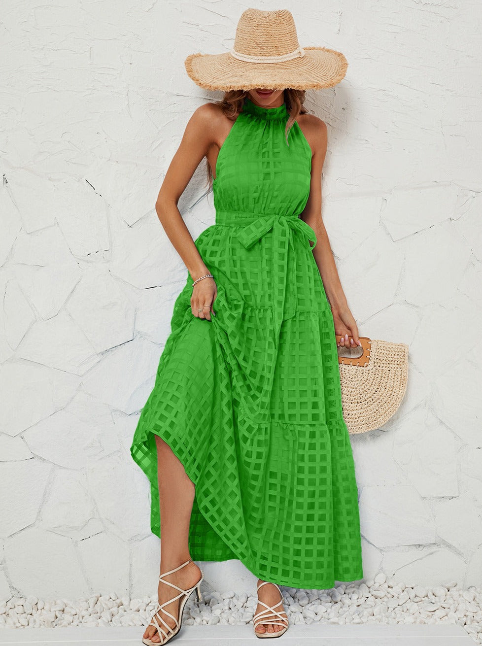 Robe longue verte à ceinture et col licou en maille 