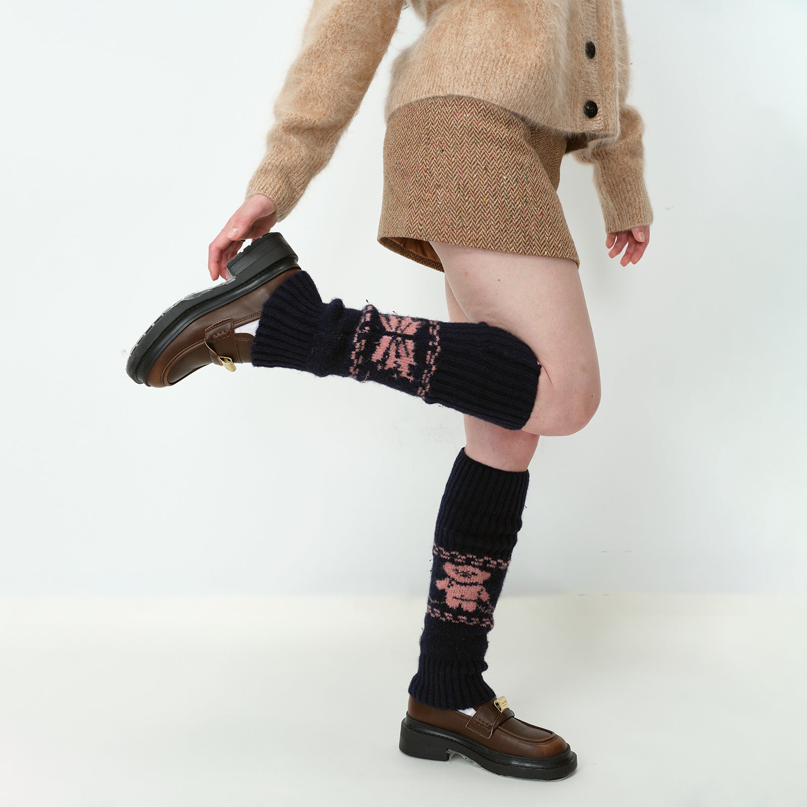 Chaussettes en laine tricotées mignonnes sous le genou 