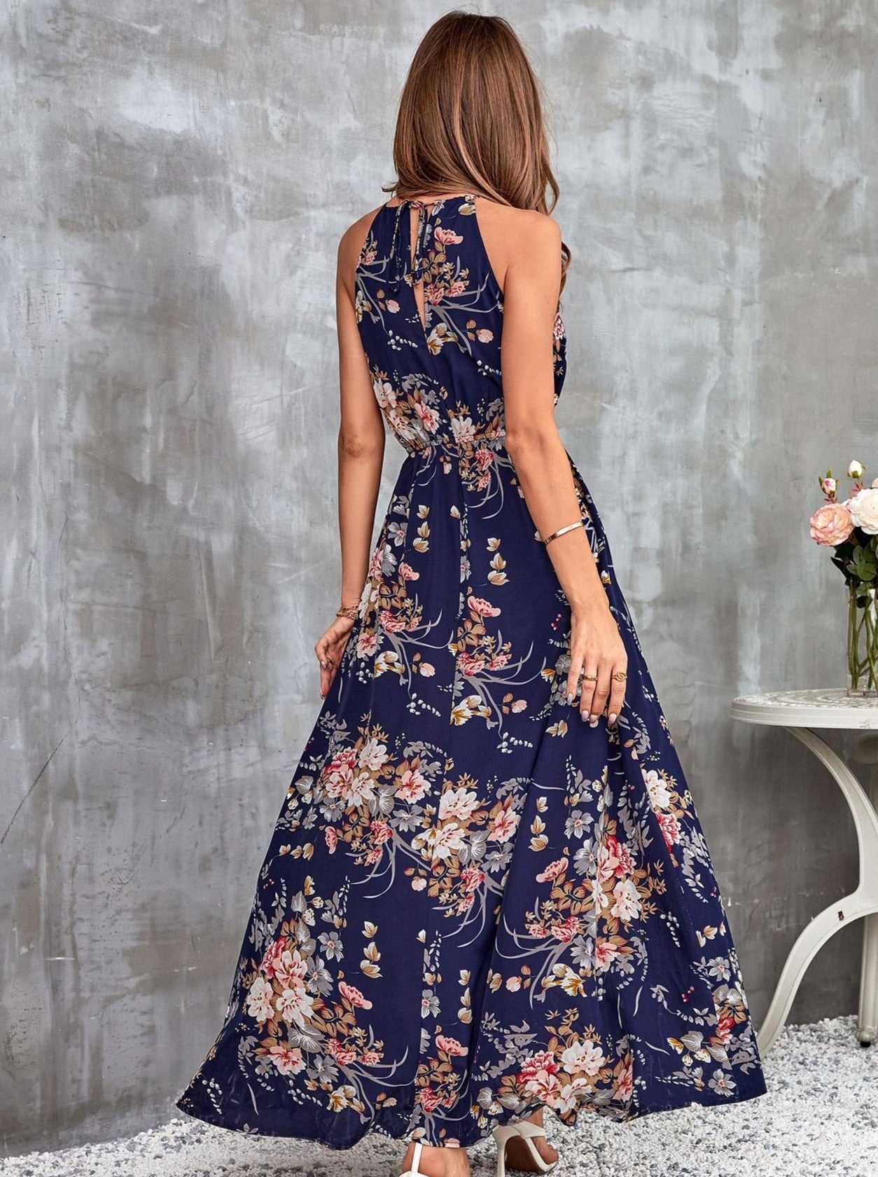 Robe longue fendue à imprimé floral et col licou 