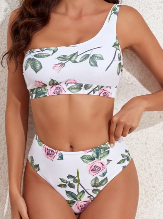 Bikini fleuri blanc trois pièces et cache-maillot