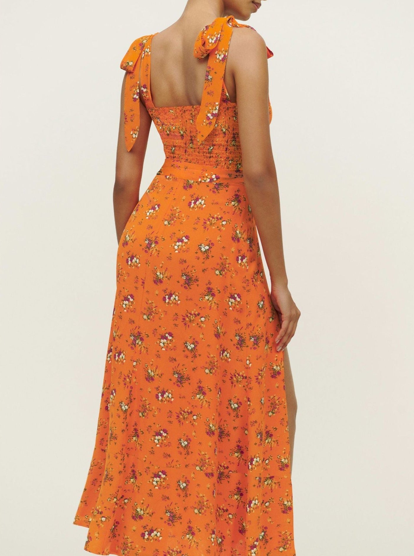 Robe élégante orange à col carré sans manches avec ceinture 