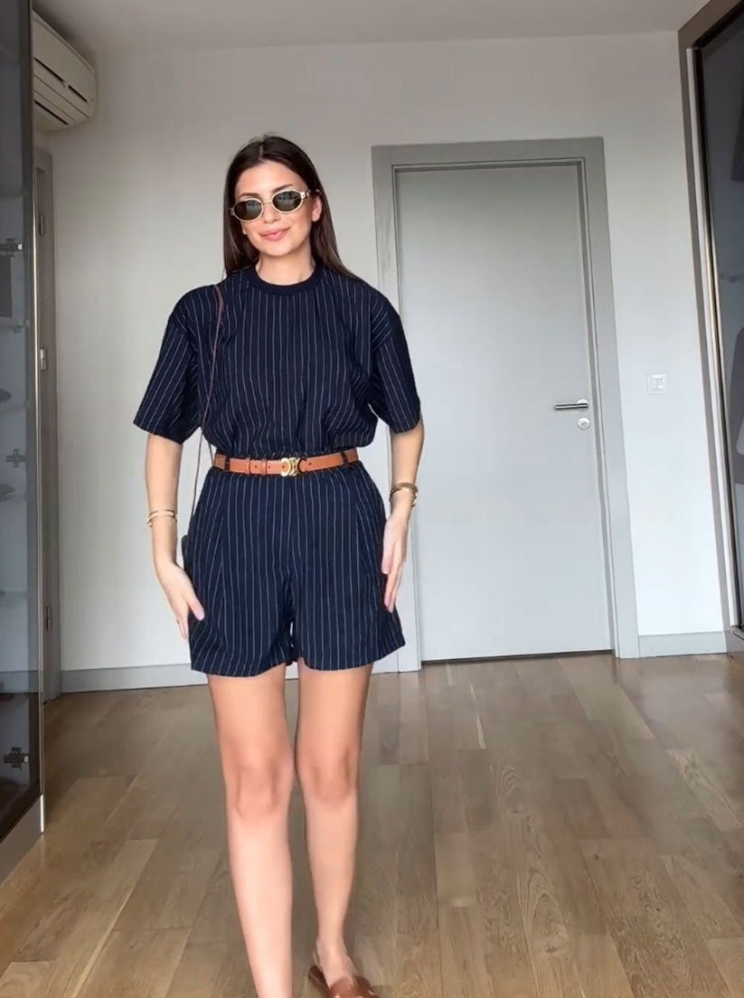 Ensemble pull à col rond et short rayé 