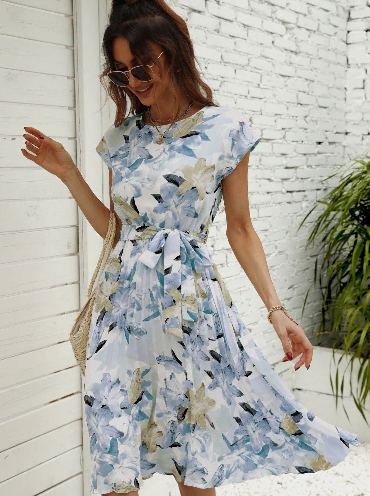 Robe plissée à col rond et imprimé floral 