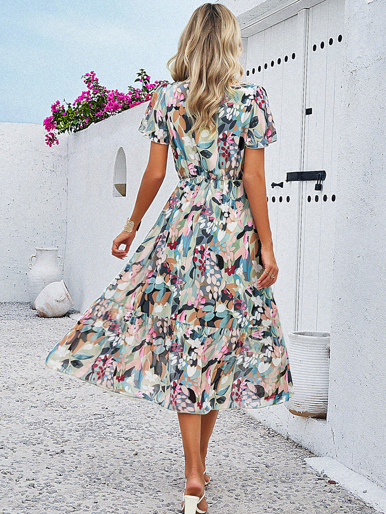 Robe d'été à fleurs vertes et col en V 