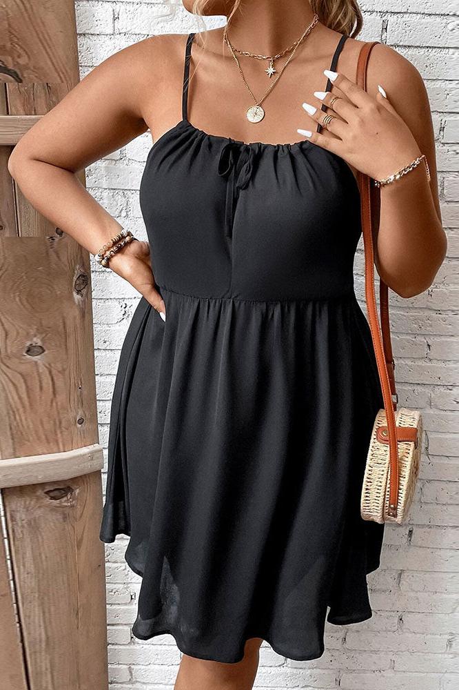 Robe plissée noire sans manches grande taille 