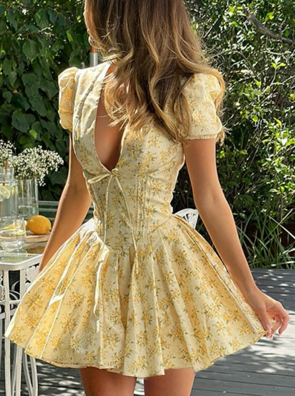 Robe plissée à imprimé floral et col en V profond 