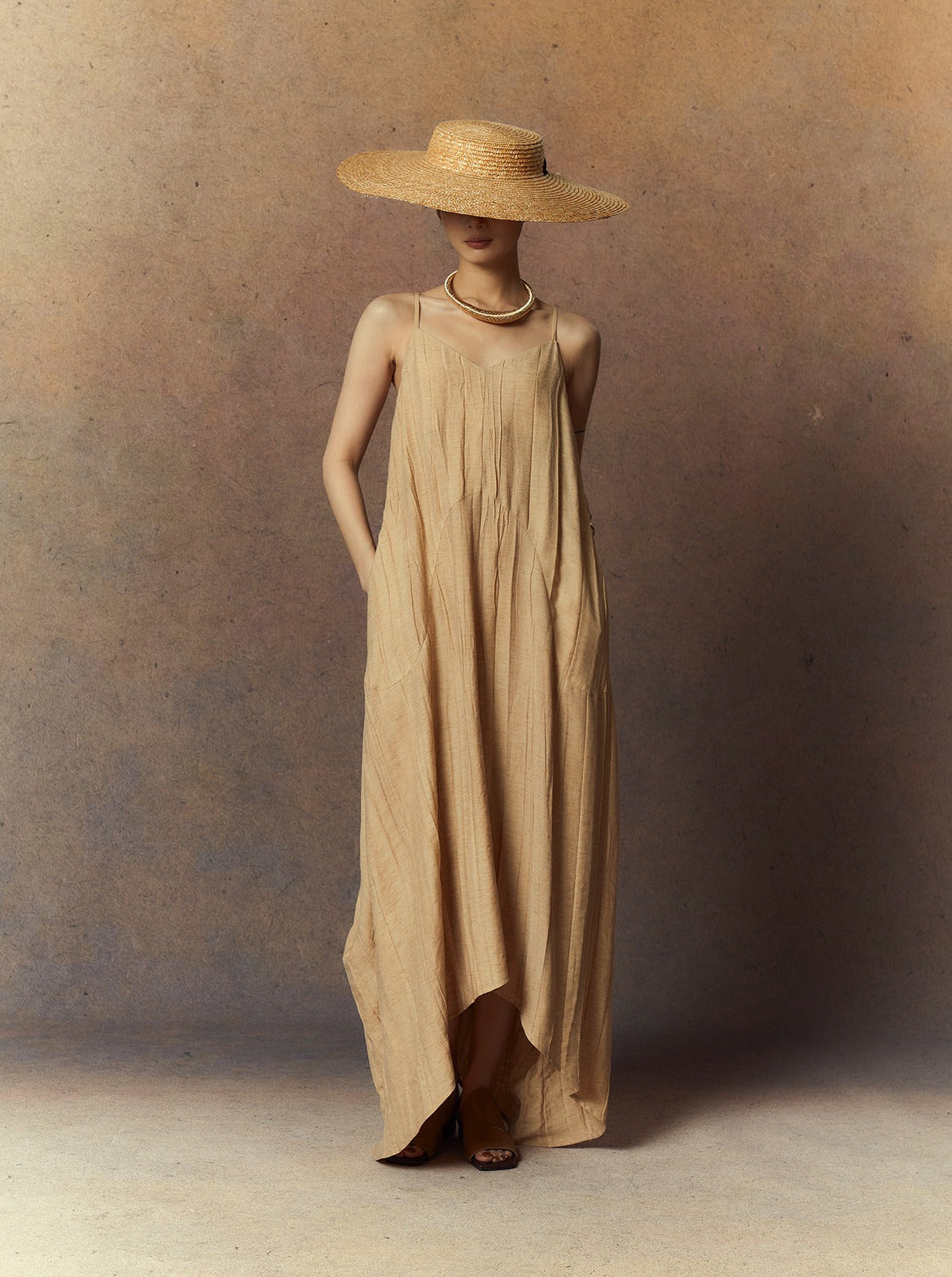 Robe longue à bretelles et col en V de style Wabi-Sabi pour femme