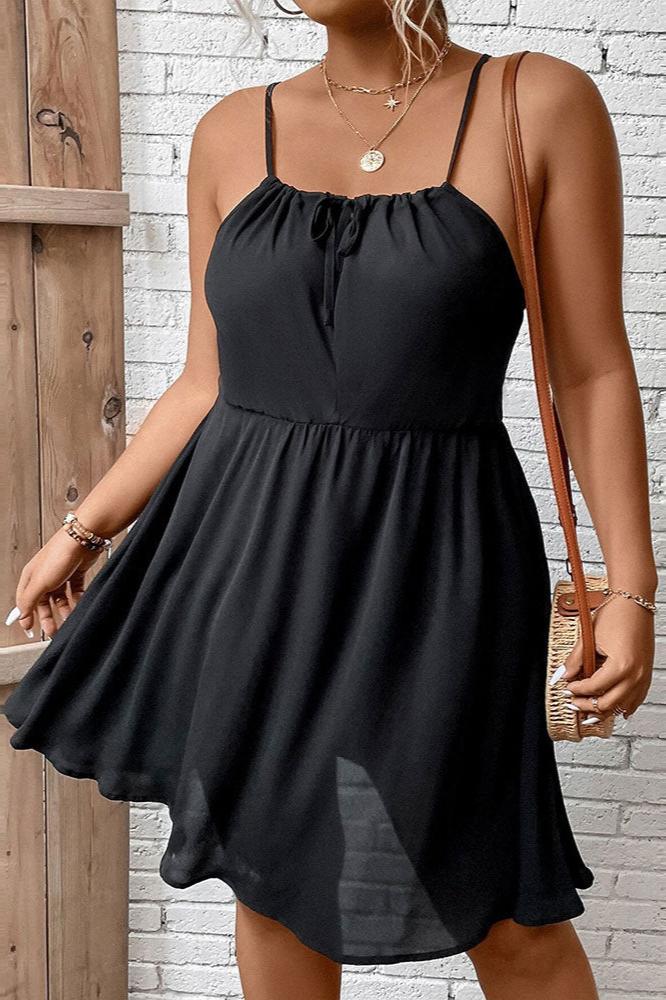 Robe plissée noire sans manches grande taille 