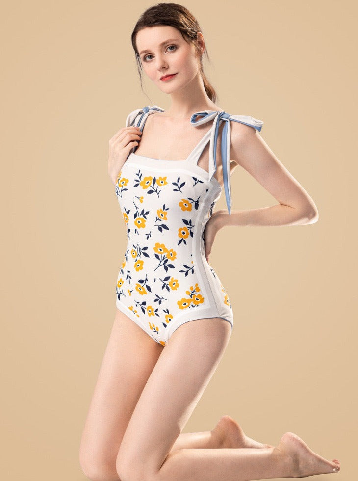 Maillot de bain à épaules dénudées et imprimé floral bleu 