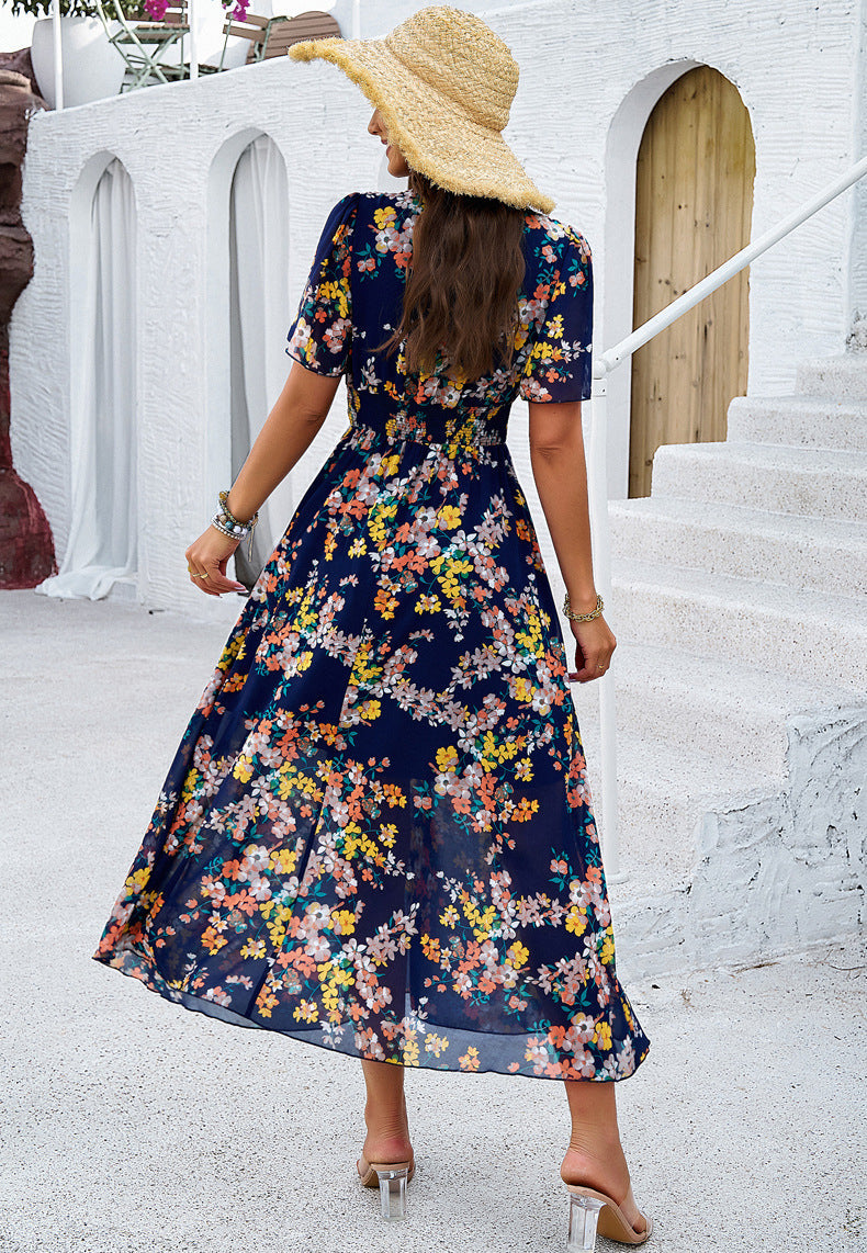 Robe d'été à col en V et imprimé floral bleu foncé 