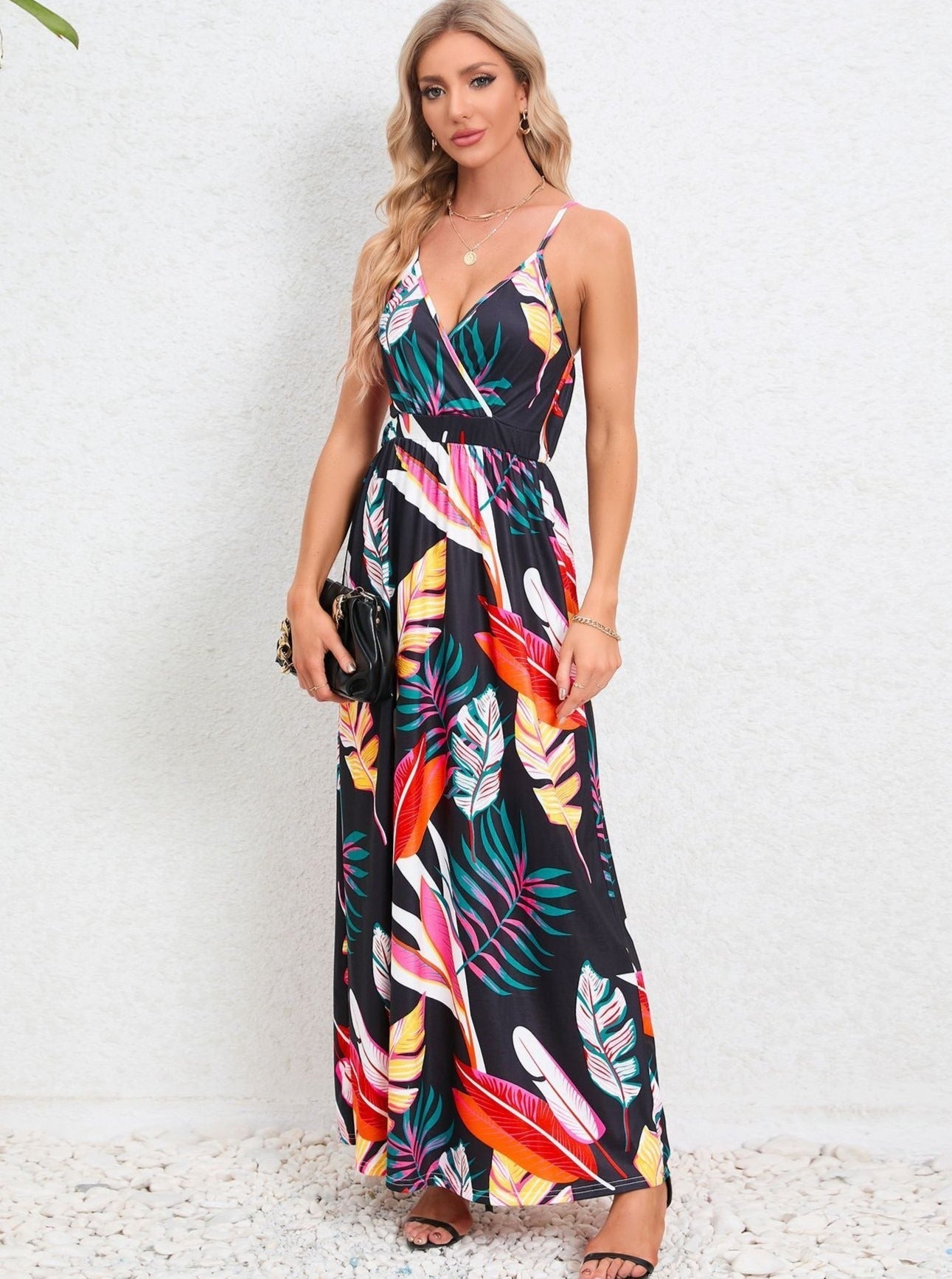 Robe longue noire à imprimé tropical 