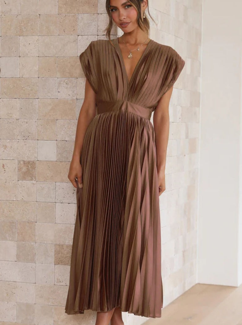 Robe plissée décontractée marron à col en V 